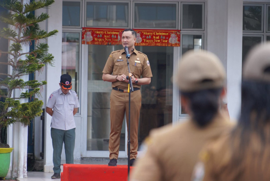 Perdana Pimpin Upacara, Sekda Kota Gunungsitoli Ajak OPD Tingkatkan Kolaborasi dan Sinergi