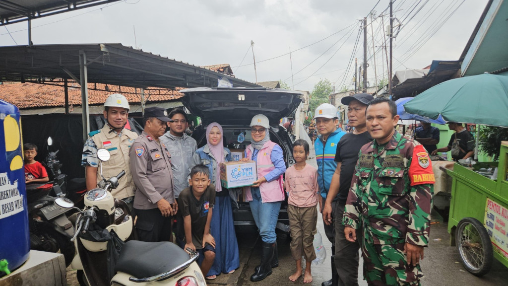 PLN Cikarang Gerak Cepat Salurkan Bantuan Banjir di Kabupaten Bekasi