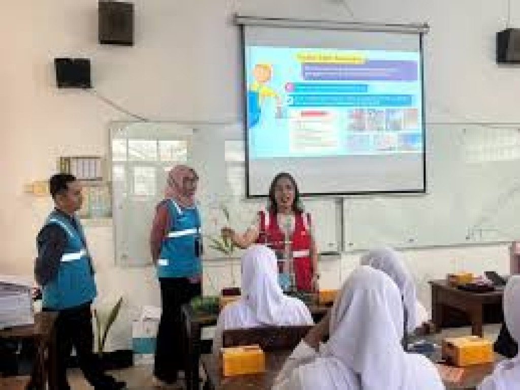 PLN Goes to School Hadir di SMA Negeri 6 Bandung, Edukasi Generasi Muda Cerdas Energi
