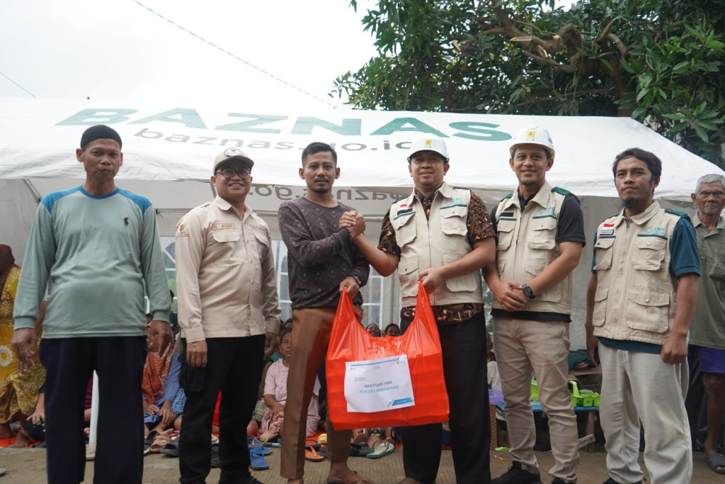 PLN Hadir di Tengah Banjir Karangligar, Salurkan Bantuan dan Pastikan Keandalan Listrik