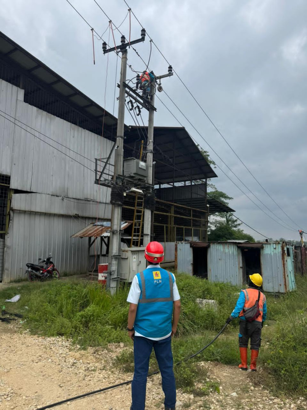 PLN Hadirkan Cahaya Harapan bagi Warga Bandung Timur Lewat Program Berbagi Cahaya