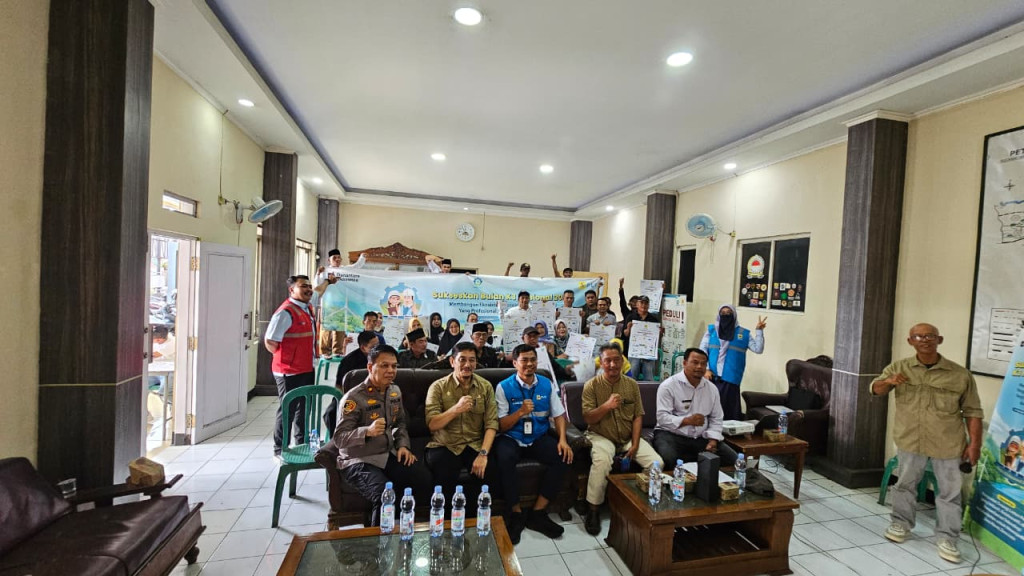 PLN UP3 Cimahi Sosialisasikan PLN Mobile dan Keselamatan Ketenagalistrikan di Cipatat