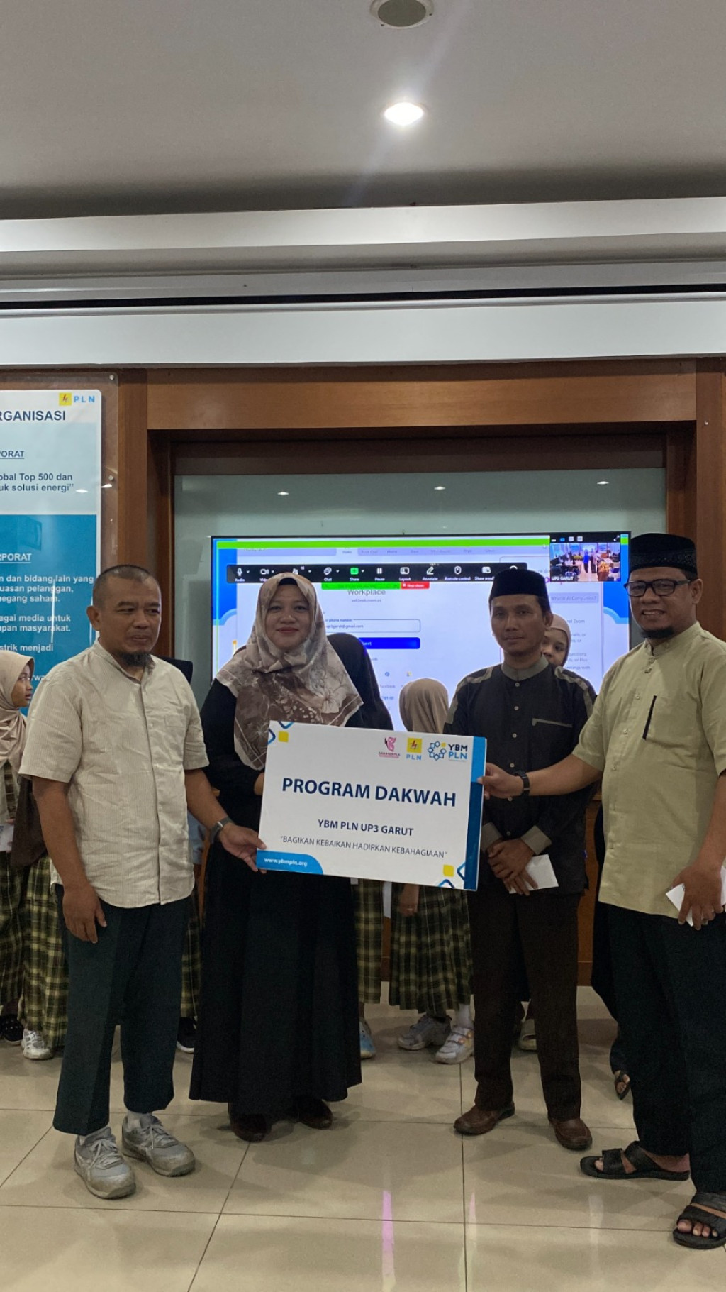 PLN UP3 Garut Gelar “Berbagi Ceria Yatim Dhuafa, Anugerah Guru Mengaji Pahlawan Bangsa”, Santunan Anak Yatim dan Guru Mengaji