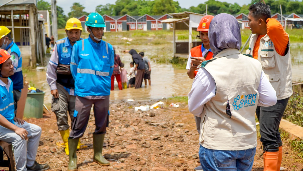 PLN UP3 Purwakarta Tanggap Banjir Ciasem Tengah, Pastikan Listrik Aman