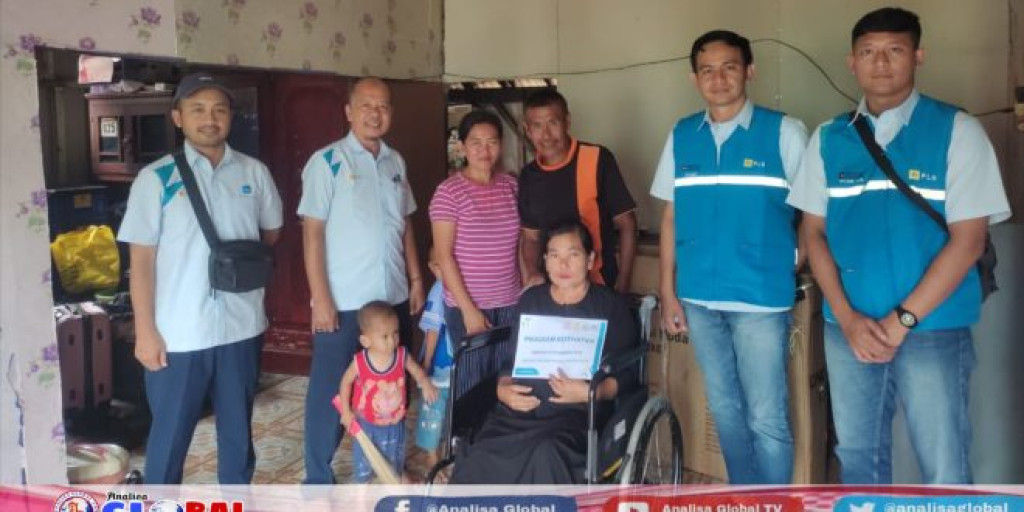 PLN UP3 Tasikmalaya Hadirkan Kepedulian Nataru lewat Bantuan Kursi Roda bagi Warga Penyintas Stroke
