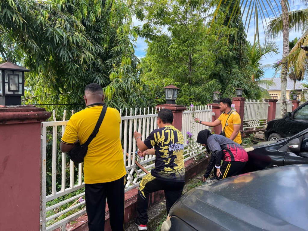 Polres Fakfak Gelar Jumat Bersih Dukung Program Nasional ASRI