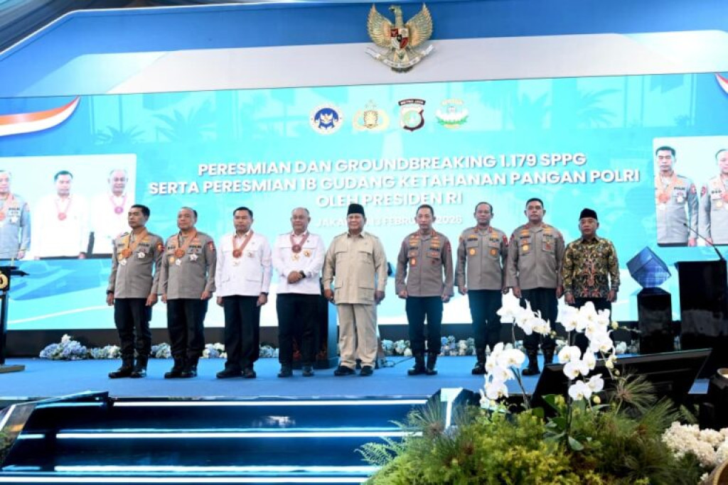 Prabowo Anugerahkan Tanda Kehormatan kepada 70 Tokoh Penggerak Gizi dan Ketahanan Pangan Nasional