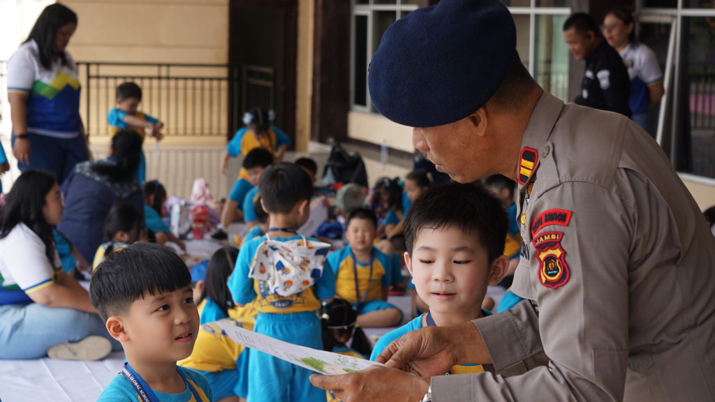 Preschool Field Trip TK Kurnia Global School, Murid Belajar Tugas Brimob di Satbrimob Polda Jambi