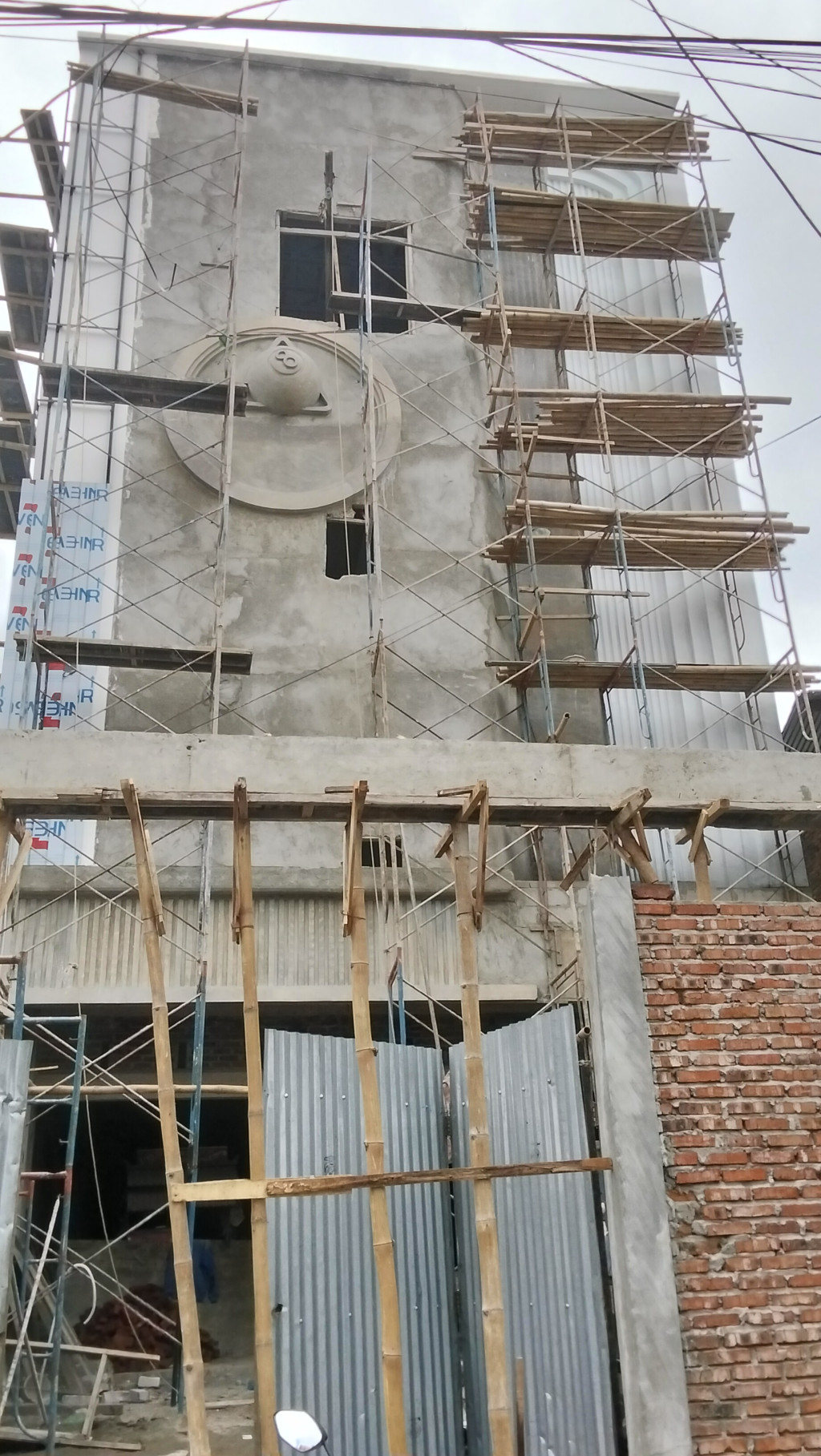 Rugikan PAD, Bangunan Mewah Tidak Sesuai PBG di Jalan Tuasan Medan Hampir Selesai