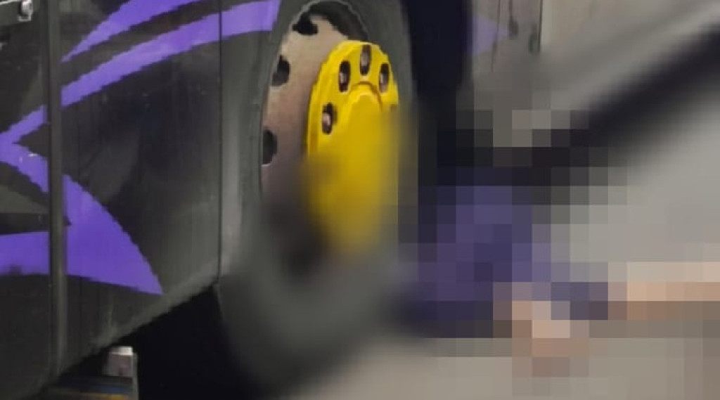 Teledor! Angkot Mogok Pakai Jok untuk Rambu Tewaskan Wanita Pemotor Digilas Bus 