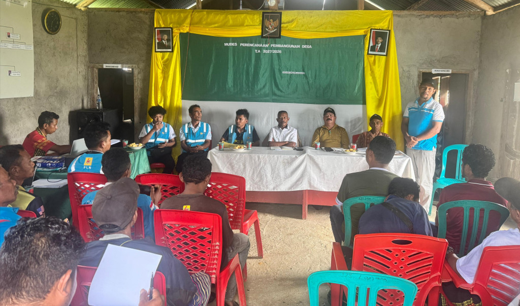 Terang Hingga ke Pelosok, PLN Bangun Jaringan Listrik Perdesaan di Kampung Benteng, Desa Lanamai II