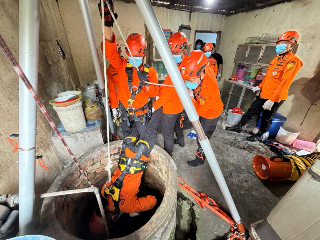 Warga Muaro Jambi Ditemukan Meninggal Dunia di Dalam Sumur, Tim SAR lakukan Evakuasi