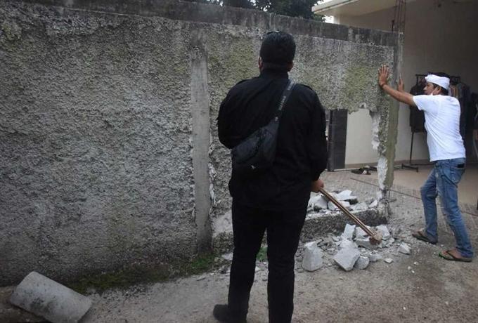 Gegara Pos Ronda, Warga Sekampung Blokir Satu Rumah dengan Tembok Beton