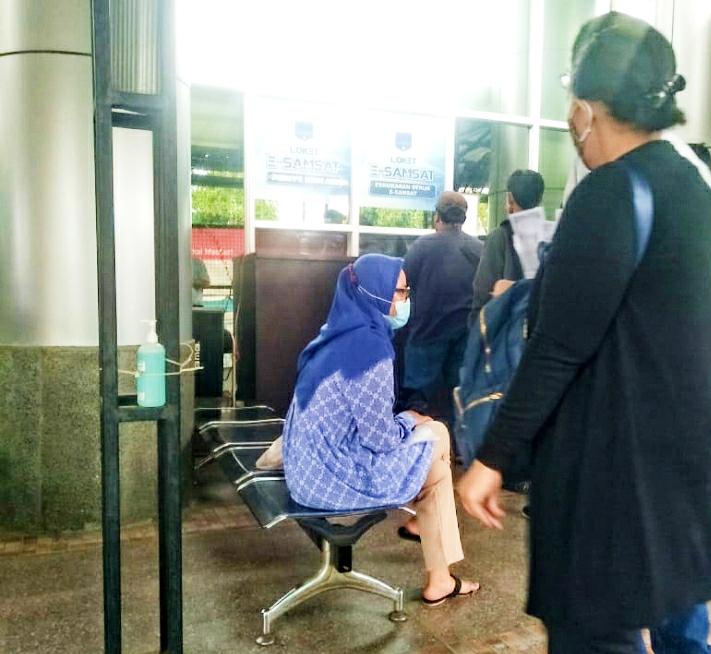 Proses Pembayaran Pajak Tahunan Kendaraan Masih Dilakukan Dengan Cara 'Setengah' Online