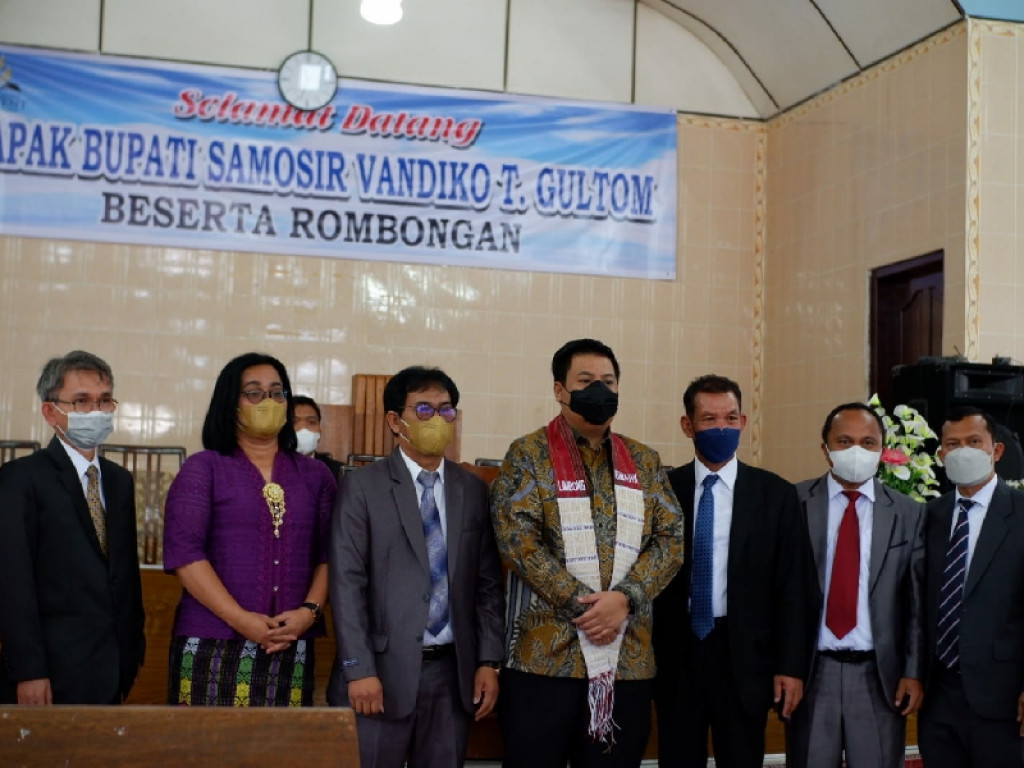 Bupati Samosir Ikuti Ibadah Sabat di GMAHK Limbong