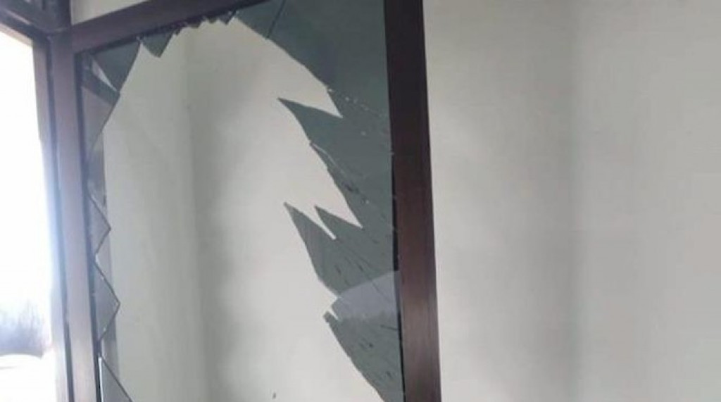 Bupati Toraja Utara Dobrak Pintu Hingga Kacanya Pecah, begini Kronologinya