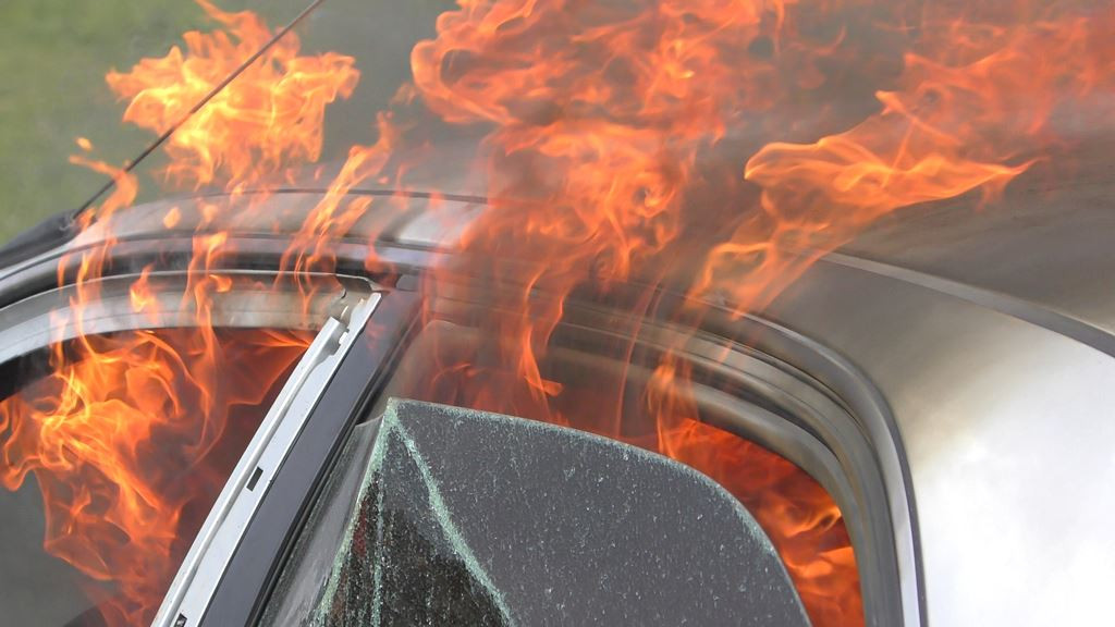 Hindari Hal-Hal Berikut yang Bisa Menyebabkan Mobil Terbakar