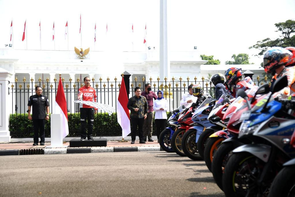 Jokowi Lepas Parade Pembalap Pertamina Grand Prix of Indonesia