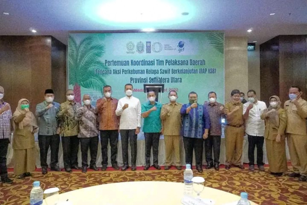 Kelapa sawit memiliki peran sangat penting dalam pertumbuhan ekonomi di Indonesia