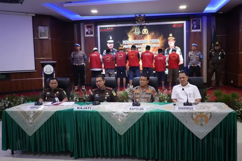 Polda Banten Serahkan Tersangka dan Barang Bukti Mafia Beras Bulog