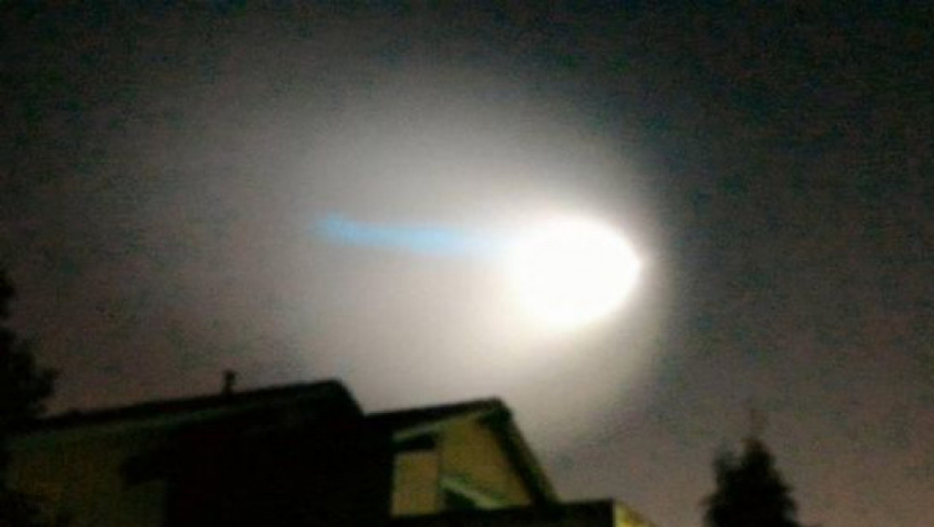 Warga California Digegerkan Kilatan Cahaya Misterius di Langit