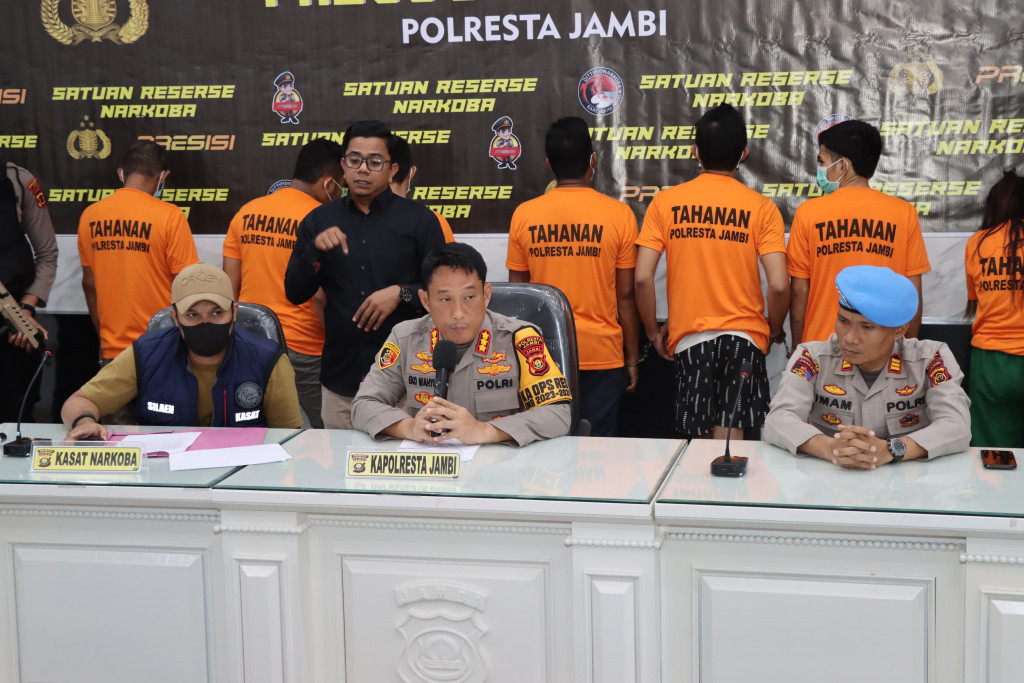 Polresta Jambi Menggelar Press Conference Pengungkapan Kasus TP Narkotika dengan 10 Tersangka