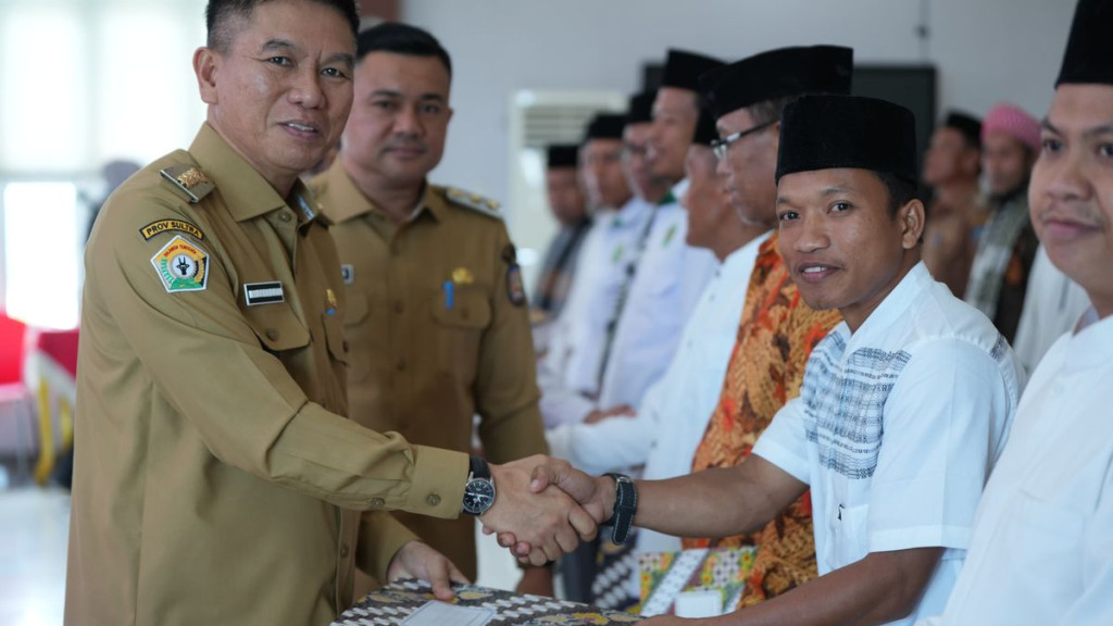 Bupati Konawe Selatan Lantik 25 Imam Masjid Kecamatan, Dihadiri Wakil Bupati Wahyu