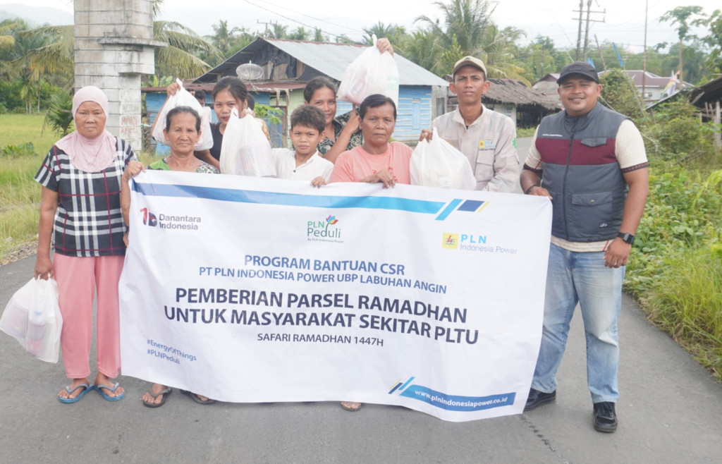 PLN IP UBP Labuhan Angin Bagikan Parsel Lebaran untuk Masyarakat Tapian Nauli 2