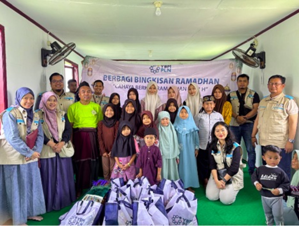 Bersama YBM PLN, Warga Muara Gembong Terima Bantuan Ramadan & Mitigasi Banjir