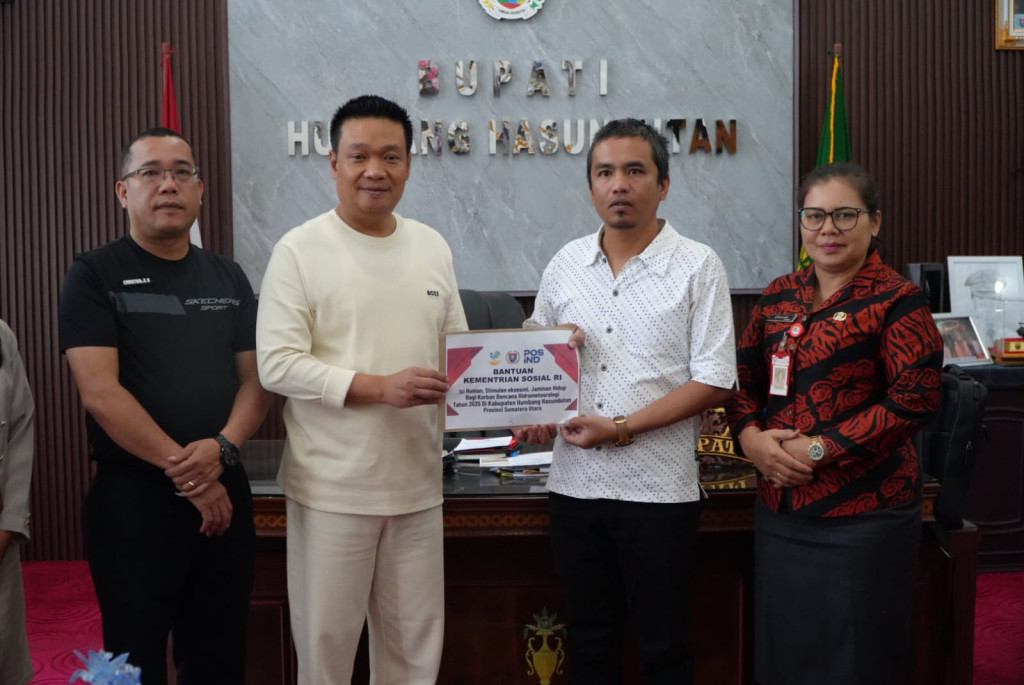 Bupati Humbahas Terima Bantuan Dari Kemensos Untuk Yang Terdampak