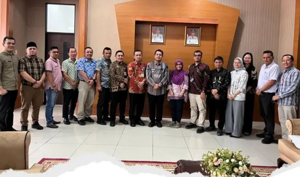 Bupati Paluta Menerima Tim BPK Provinsi Sumut Dalam Hal Exit meeting Pemeriksaan Awal.