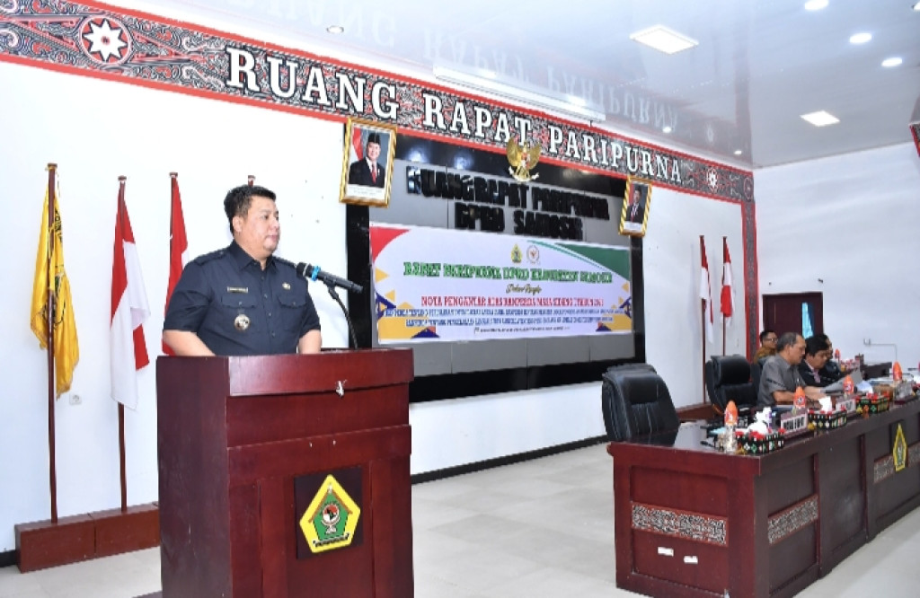 Bupati Samosir Sampaikan Nota Pengantar Tentang  4 Ranperda dalam Rapat Paripurna DPRD