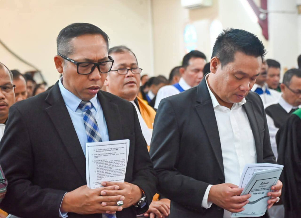 Bupati Taput dan Ketua TP PKK Taput Hadiri  Ibadah Penutupan Sinode HKI dan Pelantikan Ephorus