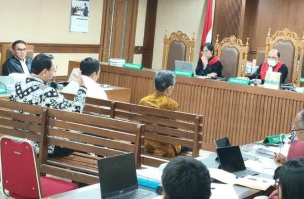 Debat Panas Ahok vs Wa Ode di Ruang Sidang Bikin Hakim Turun Tangan
