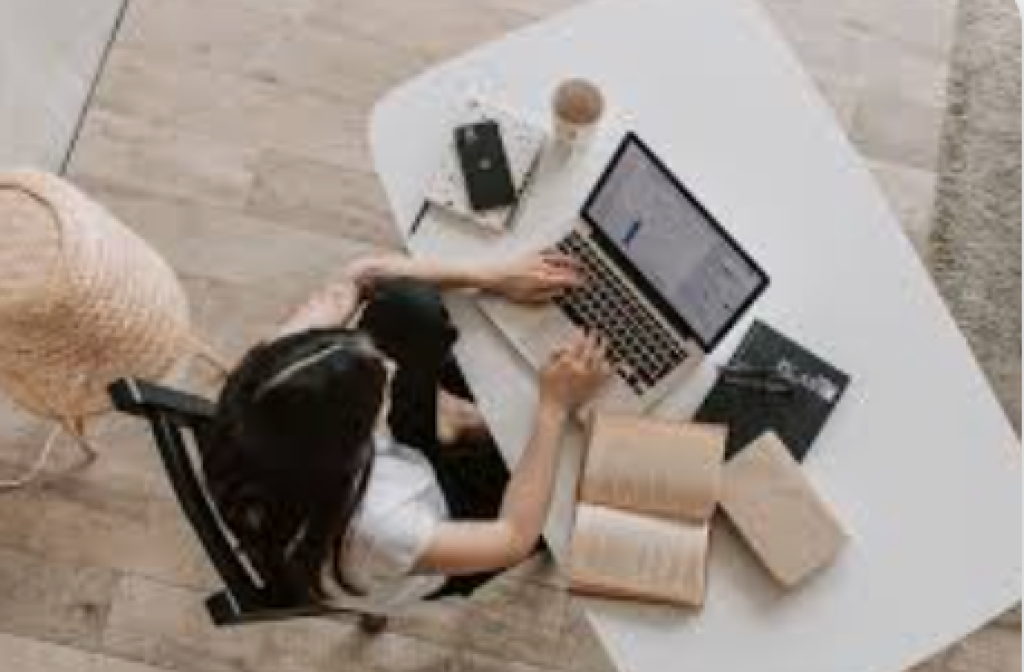 DPR Usul WFH Rabu, Ini Dampaknya ke BBM dan Mobilitas