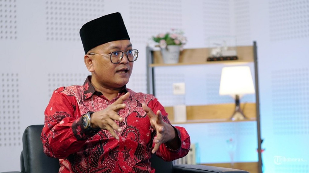 Guntur Romli Kritik Rencana Utusan Khusus Pengawas BUMN dari Presiden Prabowo