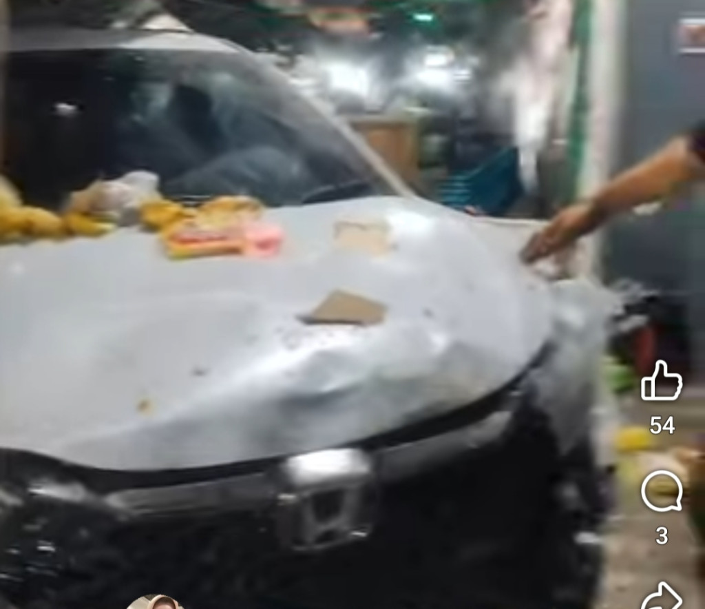Honda Brio Tabrak Lapak dan Pengunjung, 5 Orang Terluka