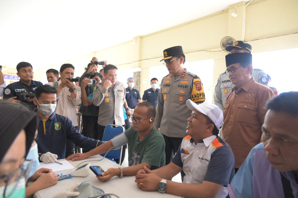 Kapolda Jambi Lepas Keberangkatan Mudik Presisi, Pastikan Keselamatan dan Kelancaran Pemudik