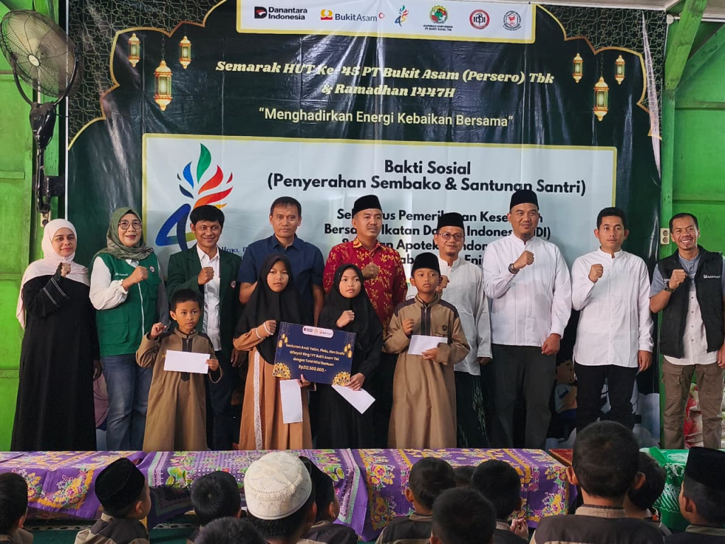 Kolaborasi IDI IAI Muara Enim, PTBA dan Dinas Kesehatan, 58 Santri Terima Layanan Kesehatan Gratis