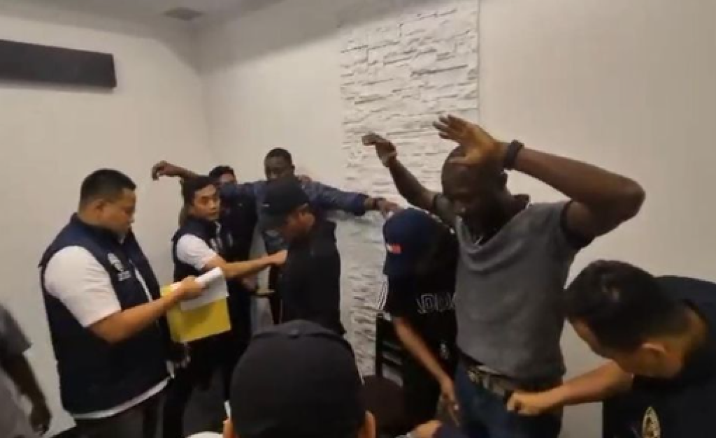 Lagi Makan Tiba-tiba Diciduk, Dua WN Liberia Terseret Kasus Black Dollar