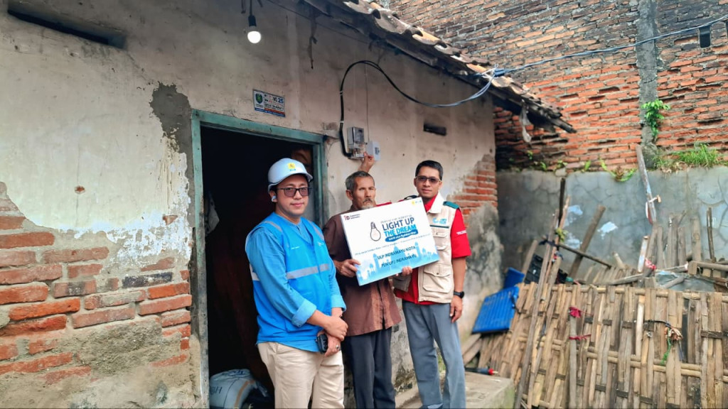 Light Up The Dream PLN Indramayu Hadirkan Listrik Gratis untuk Abdul Taufik Bahmid