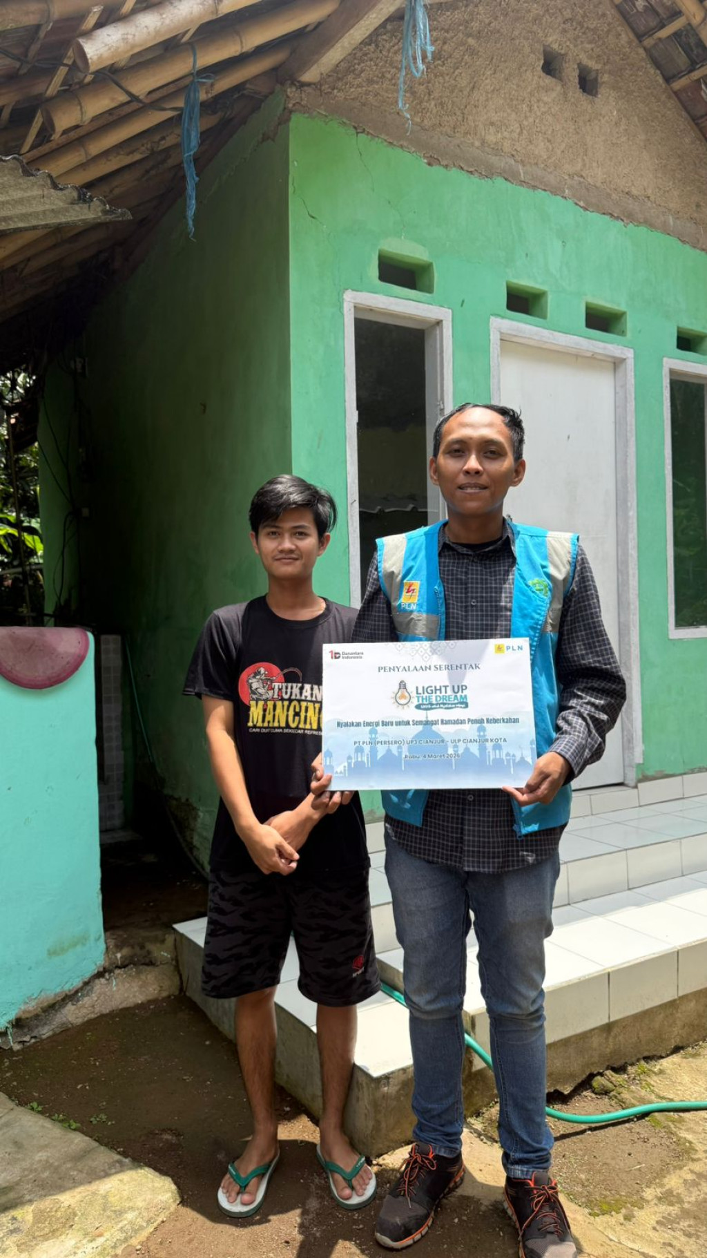 PLN UP3 Cianjur Salurkan Listrik Gratis untuk Mushola Al-Ikhlas di Desa Hegarmanah