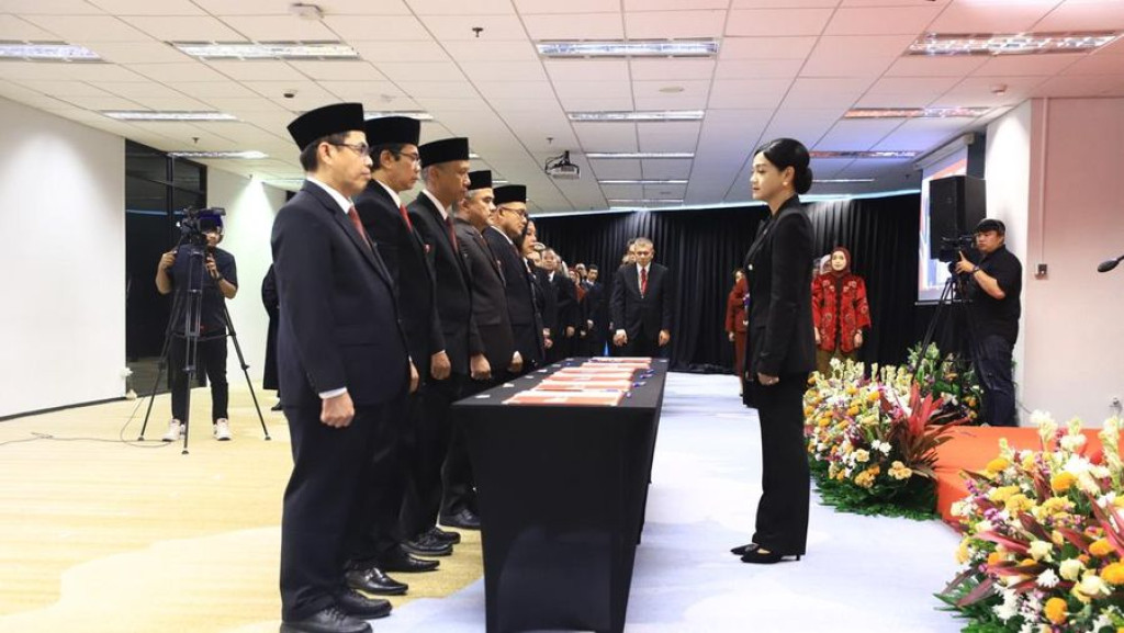 OJK Segarkan Struktur Pimpinan, Friderica Lantik Sejumlah Kepala Departemen dan OJK Daerah