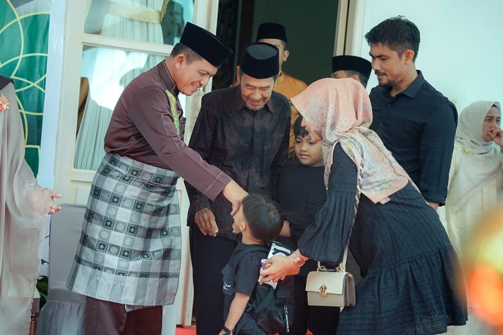 Open House Idul Fitri Hari ke-2, Gubernur Ansar Sambut Hangat Warga Kepri di Gedung Daerah