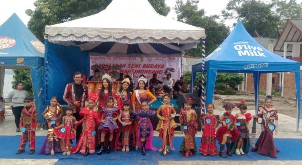 Pagelaran Seni Budaya oleh Sanggar Marsinondang Berjalan Sukses