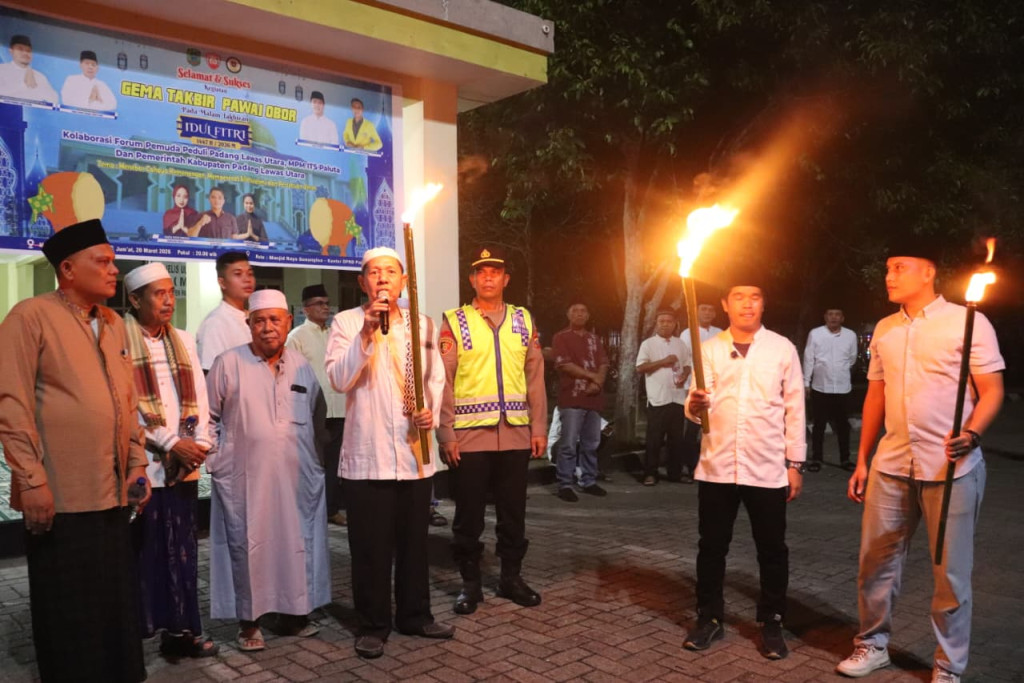 Pawai Obor Takbiran di Kota Gunung Tua Kabupaten Paluta