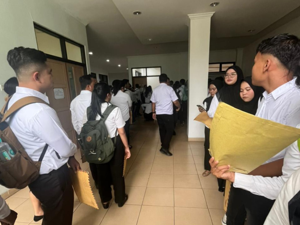 Pencari Kerja Antusias Mengikuti Job fair 2026 Yang Digelar Disnaker Sumut di KEK Sei Mangkei