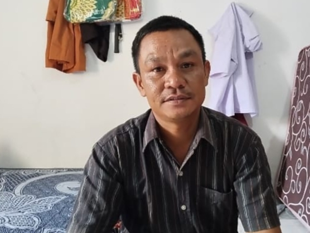 Penghuni Huntara di Pinangsori Mulai Putus Asa