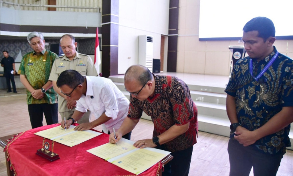 Percepatan Digitalisasi Pemerintahan, Pemkab Tapteng dan IT Del Tanda Tangani Nota Kesepahaman