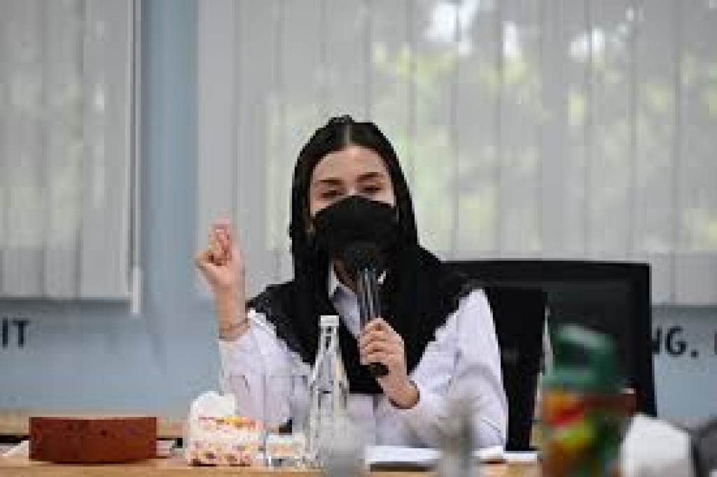 Perjuangkan Aspirasi Rakyat, Novita Hardini Serahkan Ambulans Kemanusiaan